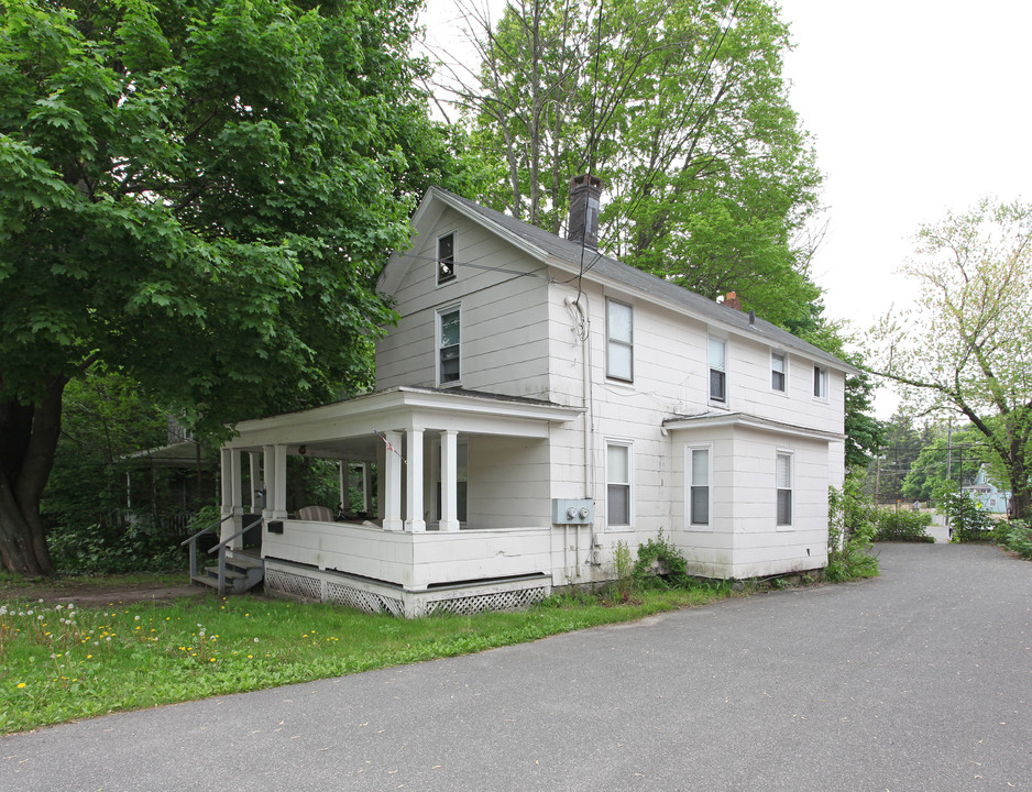 395 Main St in Oakville, CT - Foto de edificio