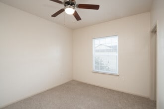 Paseo Pointe in Los Fresnos, TX - Building Photo - Interior Photo