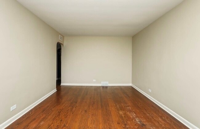 property at 10114 S California Ave