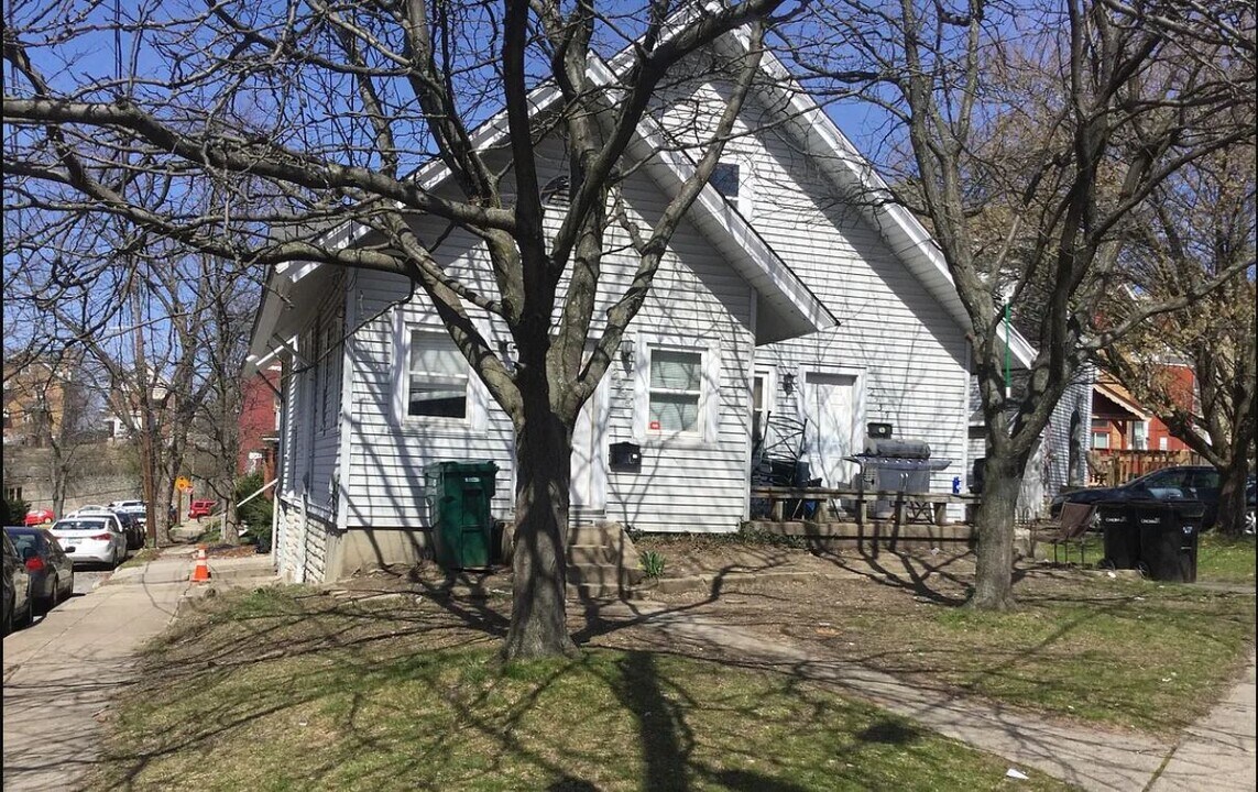 2535 Fairview Ave in Cincinnati, OH - Foto de edificio