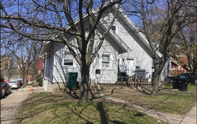 2535 Fairview Ave