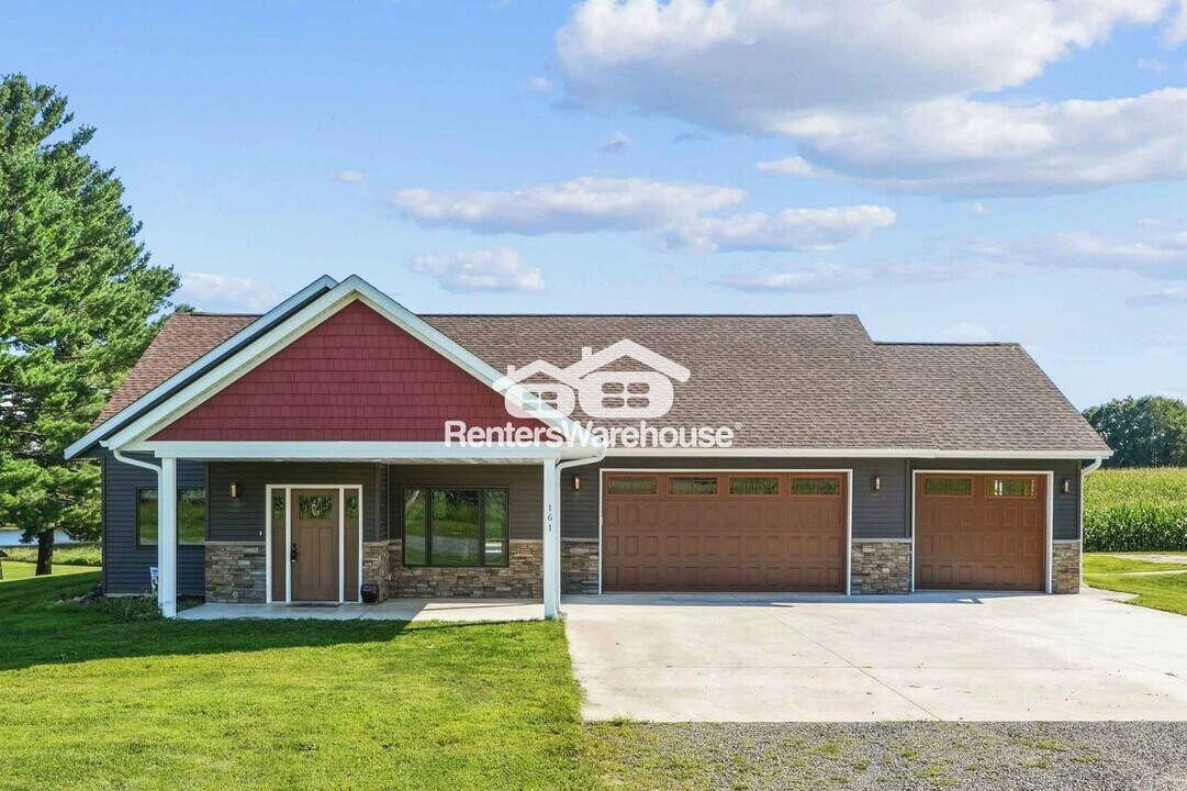 161 230th St in Osceola, WI - Foto de edificio