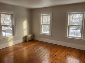186 Roxbury St, Unit #2 in Keene, NH - Building Photo