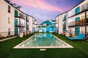 The Prescott in Dallas, TX - Building Photo