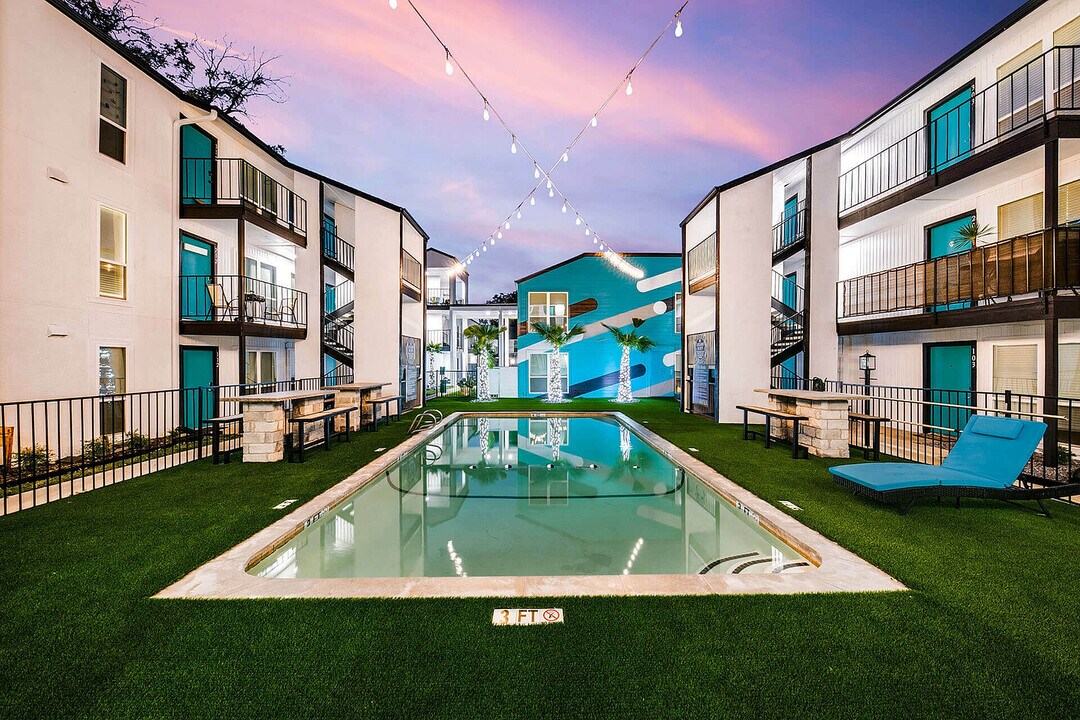 The Prescott in Dallas, TX - Building Photo