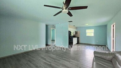 2095 Eloise Cir in North Fort Myers, FL - Building Photo - Building Photo