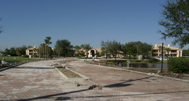 Itopia Condos in St. Petersburg, FL - Foto de edificio - Building Photo