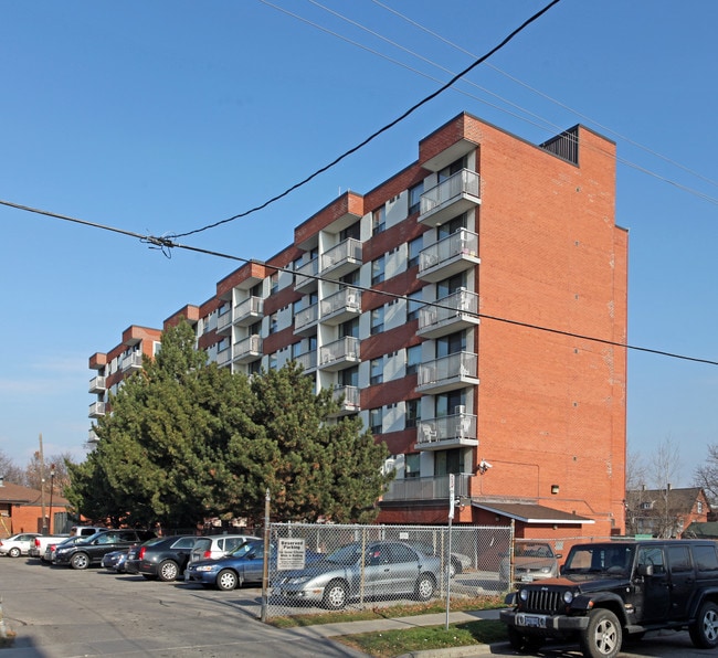 Parkview Place in Oshawa, ON - Building Photo - Building Photo