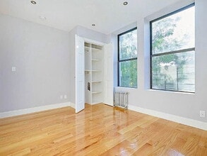 43-22 Queens St in Queens, NY - Building Photo - Building Photo