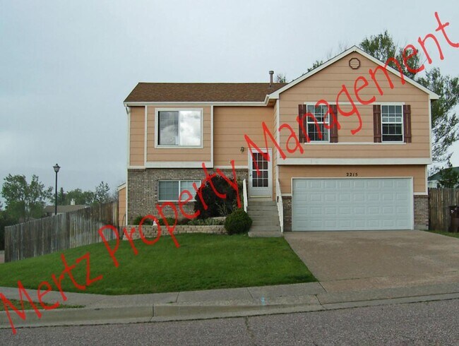 2215 Lisa Dr