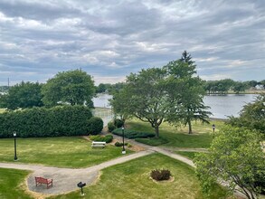 1335 Summit Ave, Unit SI ID1253101P in Oshkosh, WI - Foto de edificio - Building Photo