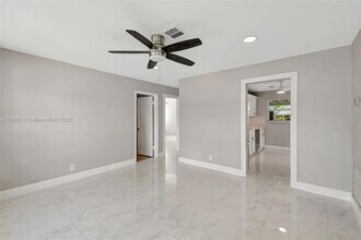 320 NW 51st Ct in Fort Lauderdale, FL - Building Photo - Building Photo