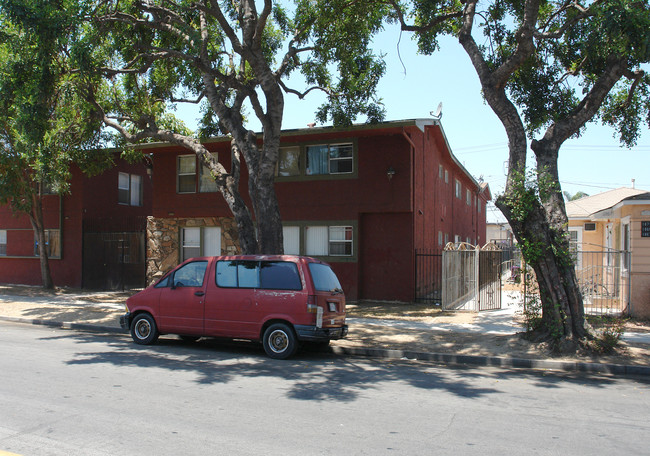 1863 Pine Ave in Long Beach, CA - Building Photo - Building Photo