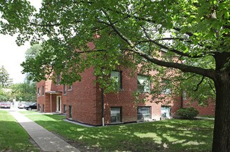 Hillhurst Apartments in Toronto, ON - Building Photo - Building Photo