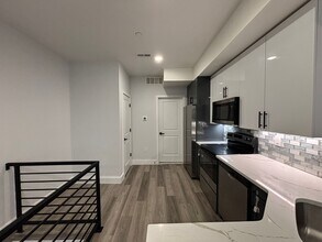 1027 W Dauphin St, Unit 1 in Philadelphia, PA - Building Photo - Building Photo