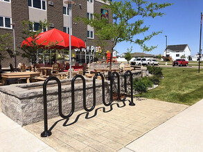 Boulevard Square 2 in West Fargo, ND - Foto de edificio - Building Photo