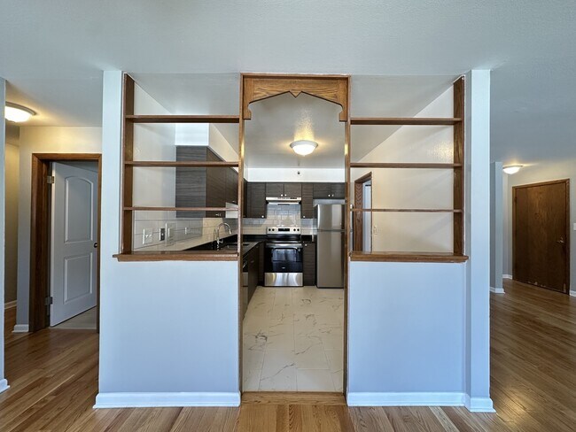 1653 Oakwood Ave in Des Plaines, IL - Foto de edificio - Building Photo