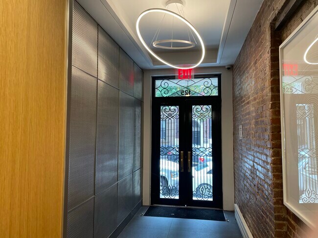 125 E 83rd St in New York, NY - Building Photo - Building Photo