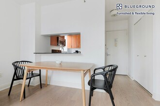 222 E 34th St in New York, NY - Building Photo - Building Photo