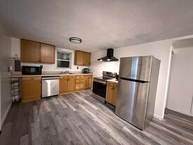 65 W Warwick Ave, Unit 65 in West Warwick, RI - Building Photo