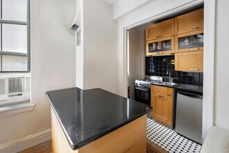 200 E 16th St in New York, NY - Building Photo - Building Photo