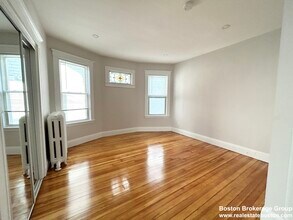 24 Willis St, Unit 2 in Boston, MA - Foto de edificio - Building Photo