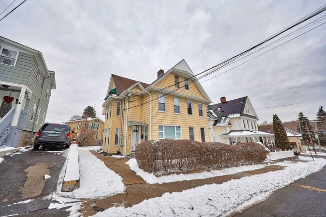 143 Tremont St in Ansonia, CT - Building Photo - Building Photo