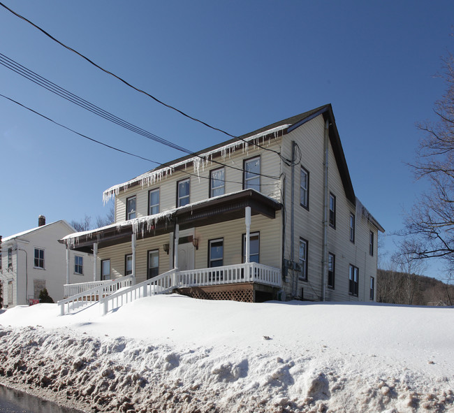 77 County Route 65 in Hensonville, NY - Foto de edificio - Building Photo