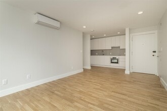318 Harvard St, Unit 2 in Cambridge, MA - Building Photo - Building Photo