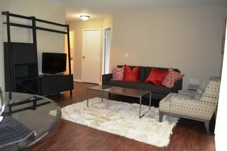 Enclave Apartments of Hoffman Estates in Hoffman Estates, IL - Building Photo - Building Photo