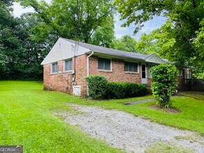 6102 E Fayetteville Dr in Riverdale, GA - Building Photo - Building Photo