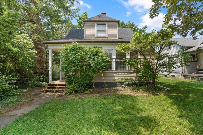 2225 Catalpa Dr. in Dayton, OH - Building Photo - Building Photo