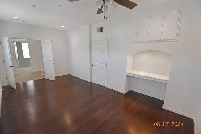 2385 Fernwood Ln in Brentwood, CA - Building Photo - Building Photo