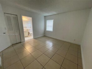2390 Coral Springs Dr in Coral Springs, FL - Building Photo - Building Photo