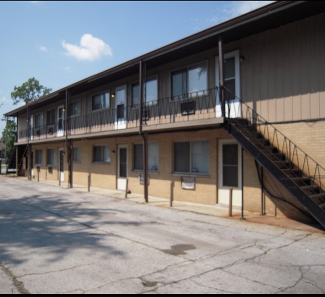 Sibley Manor in Calumet City, IL - Foto de edificio - Building Photo