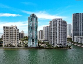 325 S Biscayne Blvd, Unit 2223 in Miami, FL - Building Photo - Building Photo