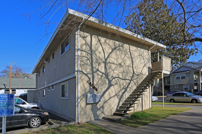 827 U St in Sacramento, CA - Foto de edificio - Building Photo