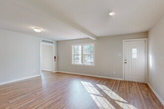 409 W Main St, Unit A in Whitesboro, TX - Building Photo - Building Photo