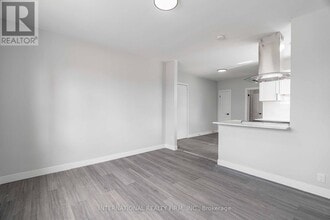 215 Hamilton Rd in London, ON - Building Photo - Building Photo