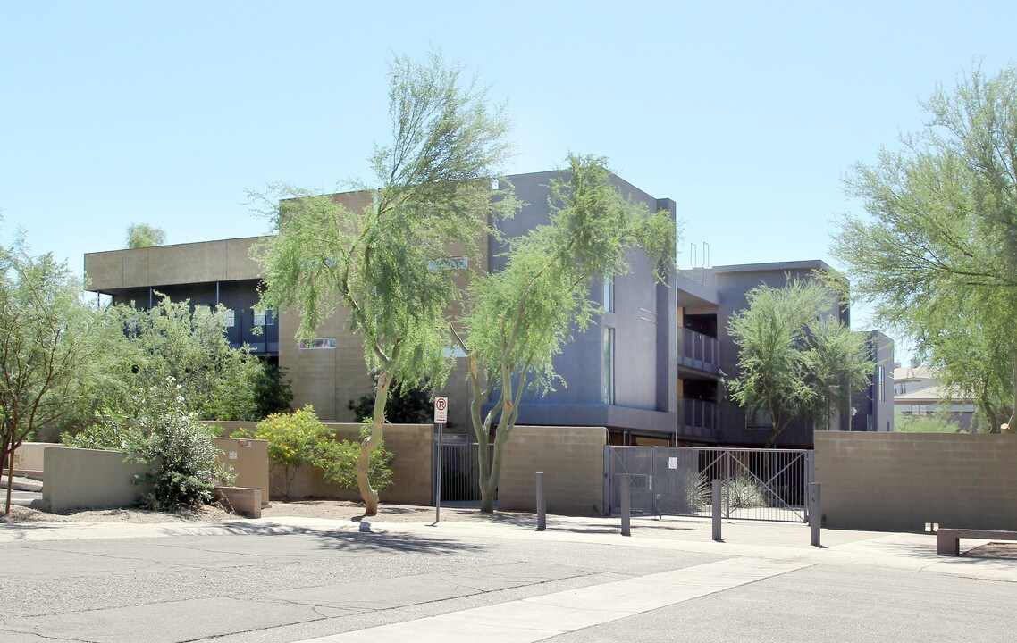 Palm Vista Apartments in Tempe, AZ - Building Photo