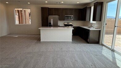8417 Nevada Creek St in Las Vegas, NV - Building Photo - Building Photo