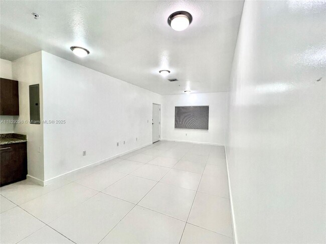 440 E 27th St in Hialeah, FL - Building Photo - Building Photo