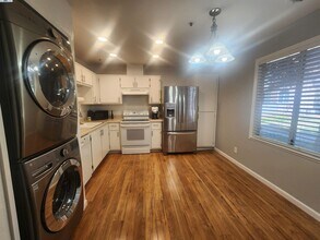 342 Chris Common in Livermore, CA - Building Photo - Building Photo