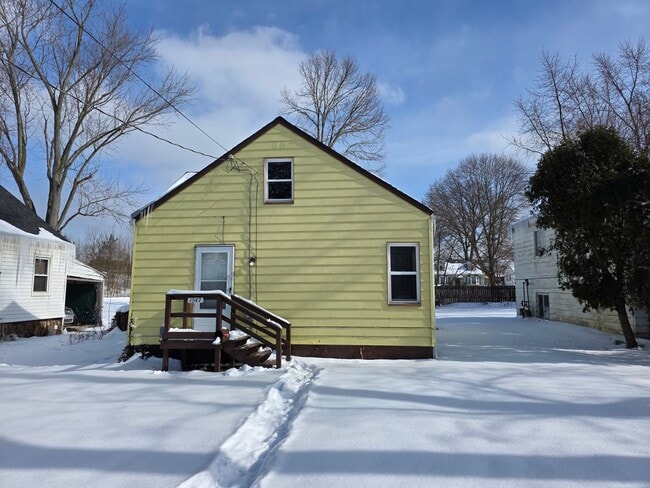 property at 1047 Yukon Ave