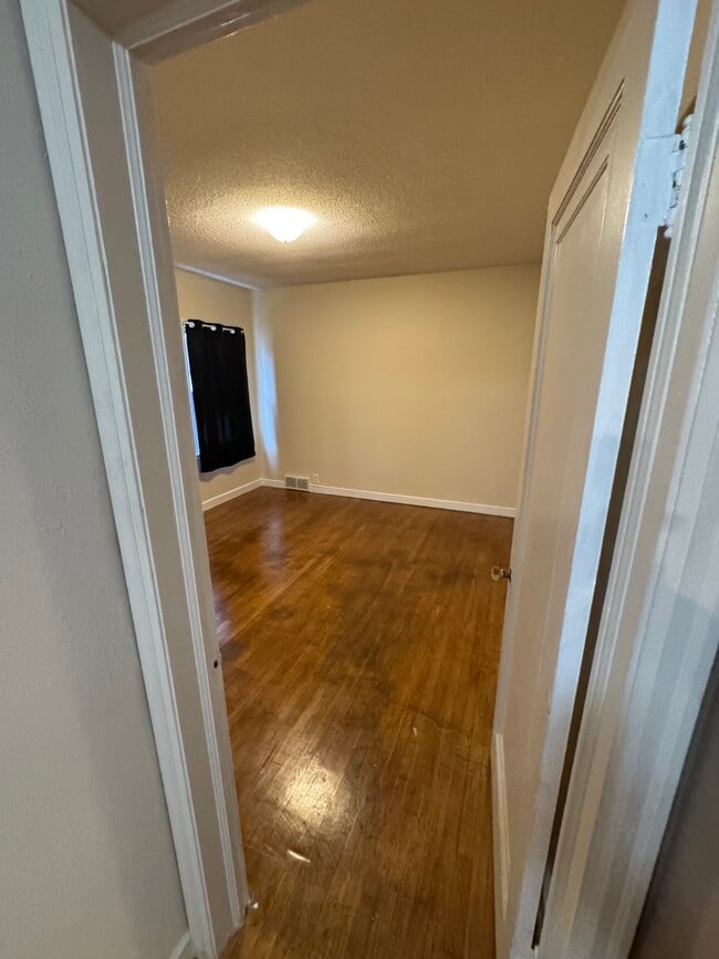 1402 Lee Ave in Albert Lea, MN - Building Photo - Building Photo