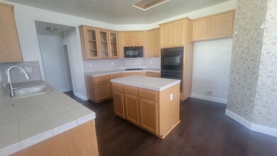 11226 Vista De Cally Dr in Bakersfield, CA - Building Photo - Building Photo