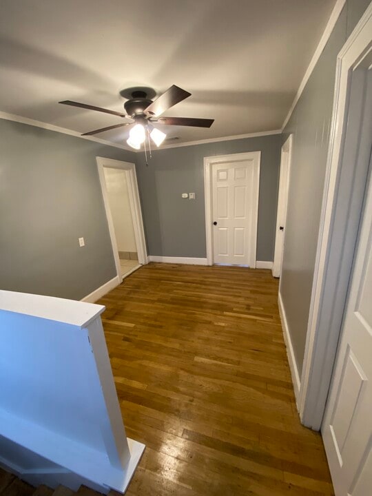 89 North Dr, Unit 89 North Dr. Upper Unit in Wyandotte, MI - Foto de edificio