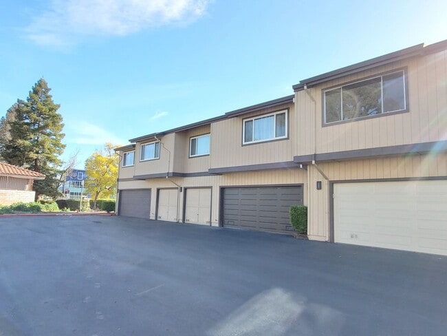 property at 10 Silcreek Dr