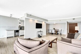 3000 Island Blvd in Aventura, FL - Building Photo - Building Photo