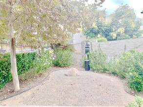 Osborne in Pacoima, CA - Foto de edificio - Building Photo